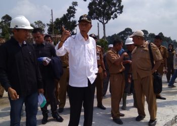 Bupati Kampar H. Azis Zaenal meninjau langsung ke lokasi pembangunan Integrated Cold Storage