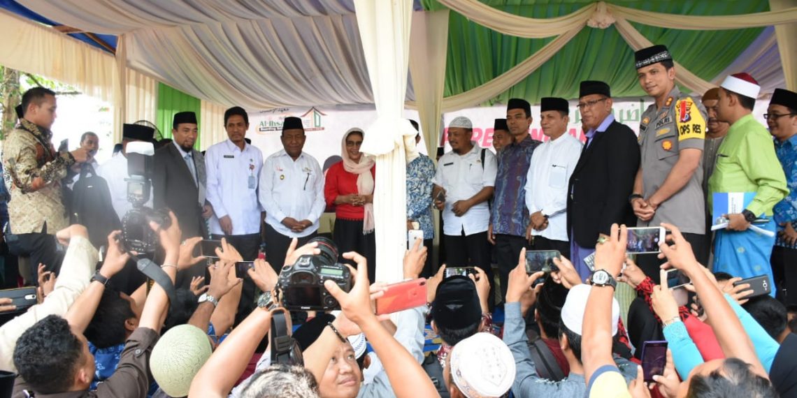 Orang Tua dan Santri IBS Makan Ikan bersama, dengar Tausiyah dan lelang Amal