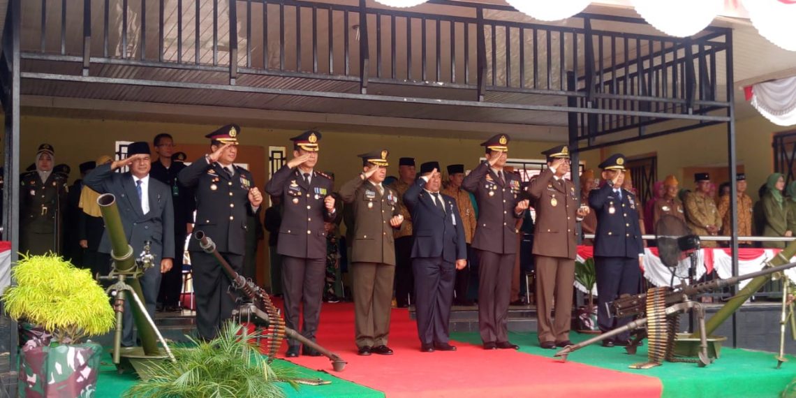 Dandim 0313/ KPR Pimpin Upacara HUT TNI di Lapangan Pelajar Bangkinang.