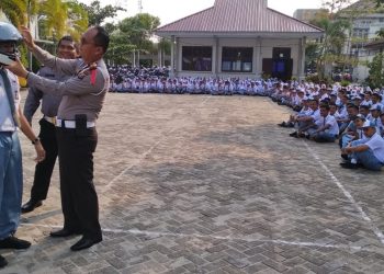 Kasat Lantas Sosialisasikan Tertib Berlalulintas dan Pemilu Damai di SMAN 1 Bangkinang Kota