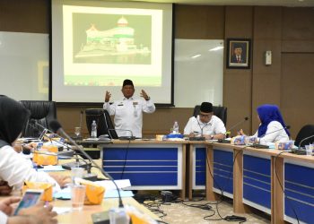 Sekretaris Daerah Yusri memimpin rapat persiapan mengikuti Riau Expo 2018