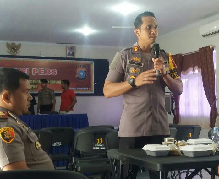 Kapolres Kampar Andri Ananta Yudhistira S.I.K menjelaskan motif pelaku merupakan murni karena ketahuan