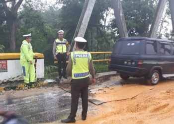 Jembatan KM 17 Lintas Pekanbaru – Taluk Kuantan Rusak, Kendaraan Berat Lewat Jalur Alternatif