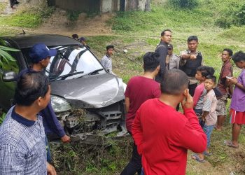 Kecelakaan Tunggal di Jalan Lintas Pekanbaru Bangkinang, Sebuah Mobil Terjun Kebawah Jembatan