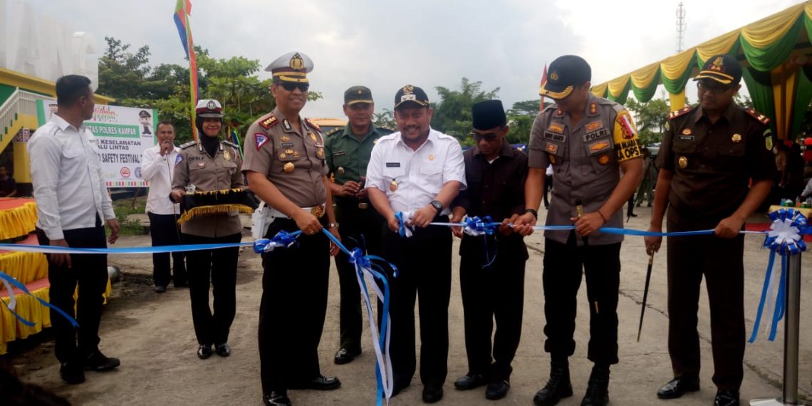 Plt. Bupati Bersama Forkopimda Kampar dan Dirlantas Polda Riau Lonching Bus Sekolah Gratis