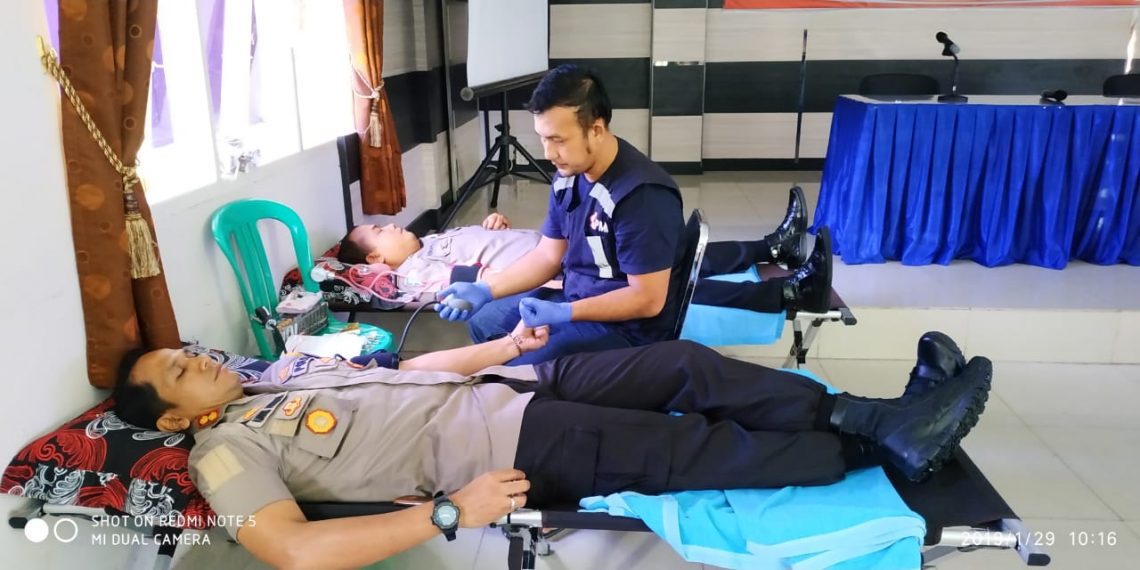 Kapolres Kampar dan Anggota Ikuti Donor Darah, Jelang Hari Jadi Kabupaten Kampar ke-69