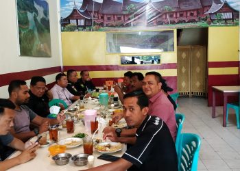 Kasubbag Humas Polres Kampar Makan Siang Bersama Wartawan Pada Hari Pers Nasional 2019
