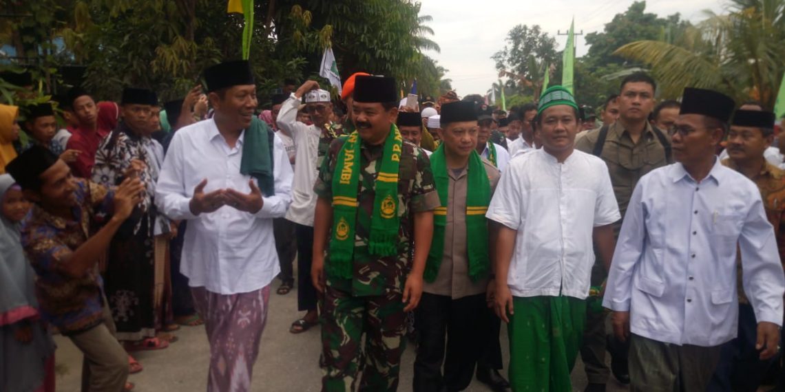 Panglima TNI dan Kapolri Silaturahmi ke Ponpes Nurul Iman Desa Sumber Makmur Kec. Tapung