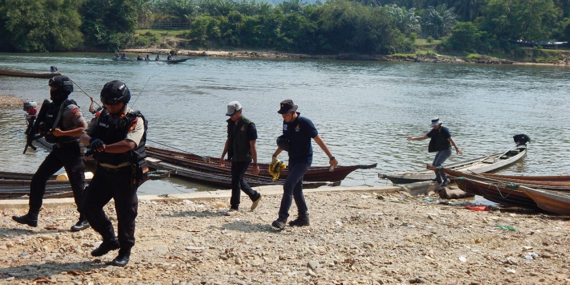 Patroli Gabungan Ditkrimsus Polda Riau Bersama Brimob dan Polres Kampar Cegah Pembalakan Liar