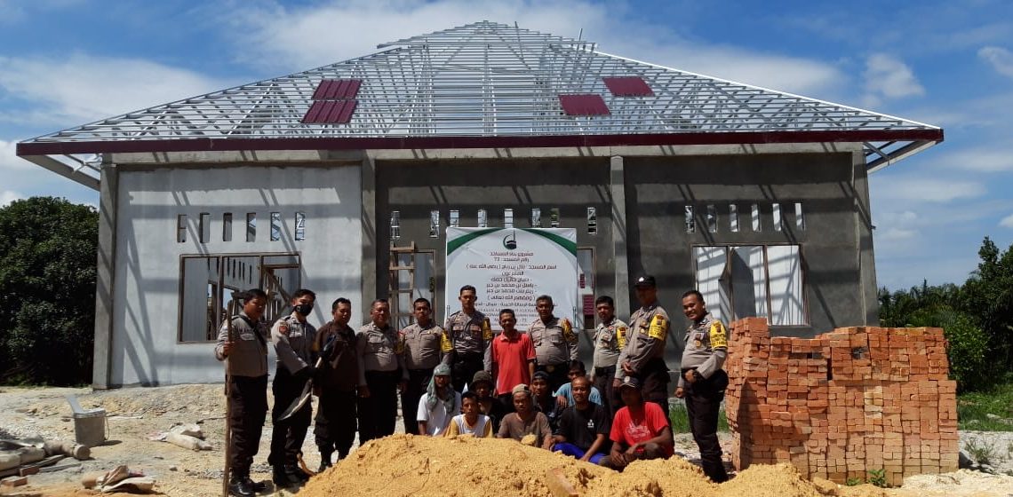 Kapolsek Tambang Kirim Belasan Truk Tanah Timbun dan Alat Berat