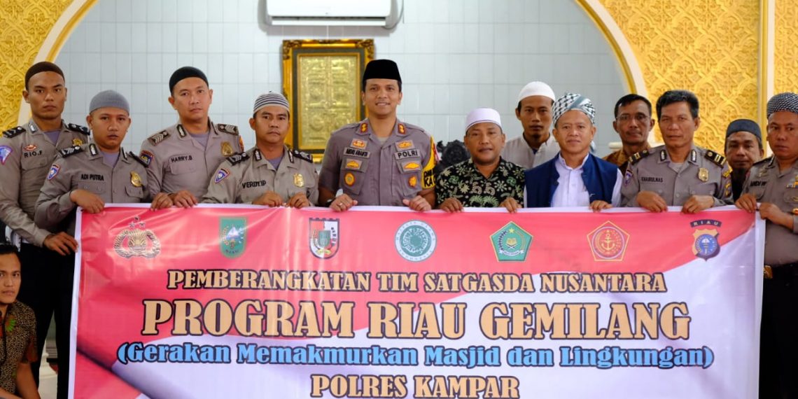 Kapolres Kampar Lepas Anggotanya ikuti Program Riau Gemilang dari Masjid Al-Ikhlas