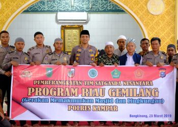 Kapolres Kampar Lepas Anggotanya ikuti Program Riau Gemilang dari Masjid Al-Ikhlas