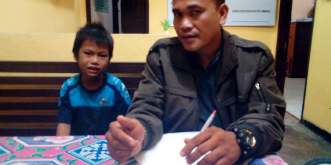 Anggota Polsek Tambang Akhirnya Temukan Ibu dari Bocah yang Nyasar di Daerah Rimbo Panjang