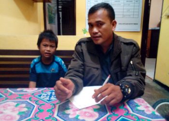 Anggota Polsek Tambang Akhirnya Temukan Ibu dari Bocah yang Nyasar di Daerah Rimbo Panjang