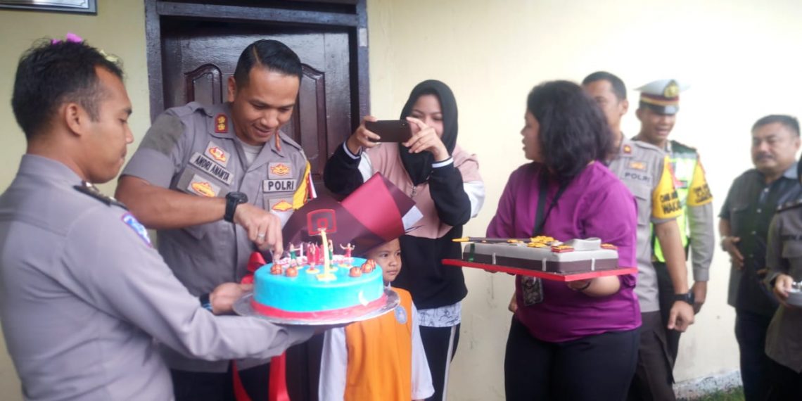 Anggota Polres Kampar Buat Surprise Ulang Tahun untuk Kapolresnya