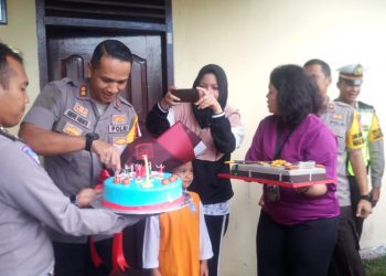 Anggota Polres Kampar Buat Surprise Ulang Tahun untuk Kapolresnya