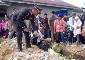 Kapolres Kampar Pimpin Upacara Pemberangkatan dan Pemakaman Almarhum Aiptu Suparno