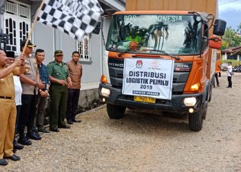 Bupati Kampar Bersama Forkopimda Lepas Pendistribusian Logistik Pemilu ke PPK