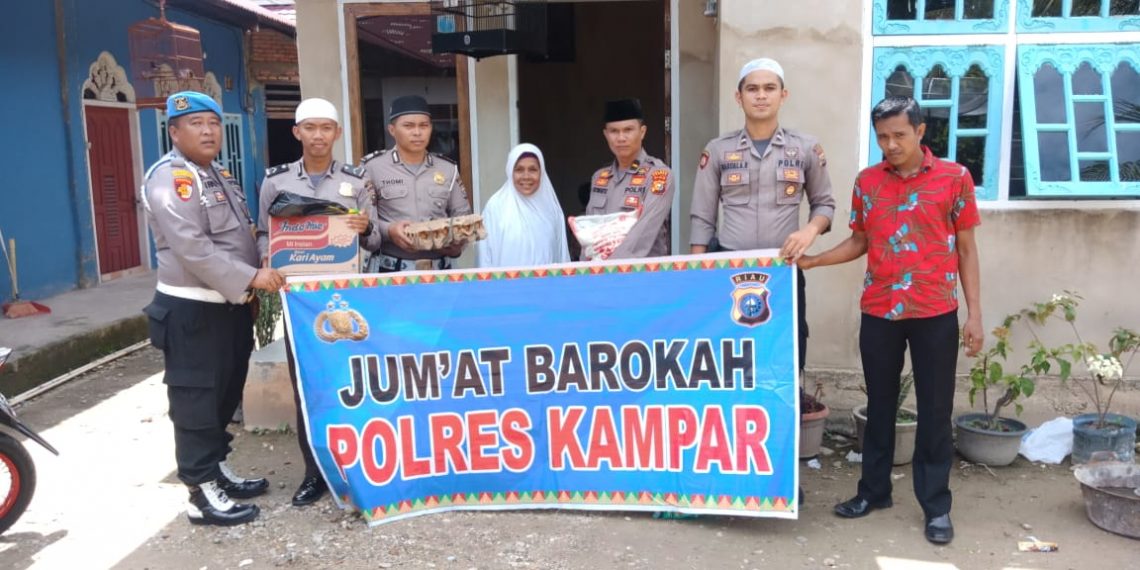Jumat Barokah Polres Kampar, Bantu 2 Warga Kurang Mampu di Kelurahan Langgini
