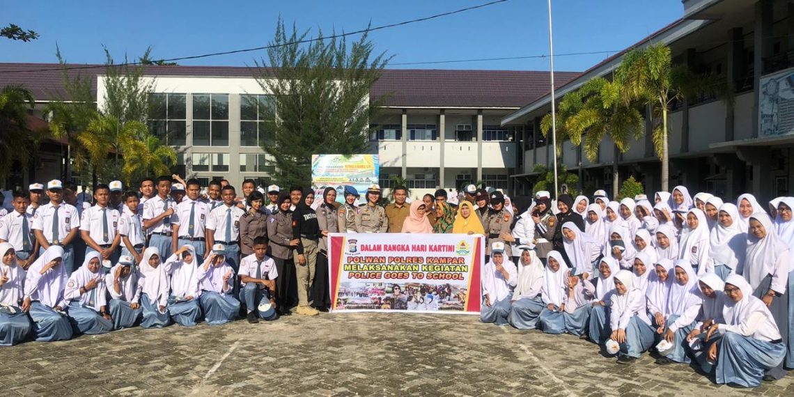 Peringati Hari Kartini, Polwan Polres Kampar Taja Police Goes to School di SMAN I Bangkinang