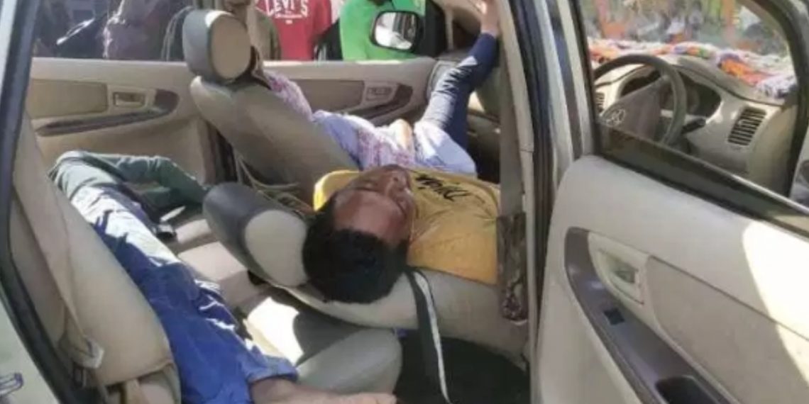 1 Orang Tewas dan 2 Tak Sadarkan Diri ditemukan dalam Mobil, Diduga Keracunan Emisi Gas Buang