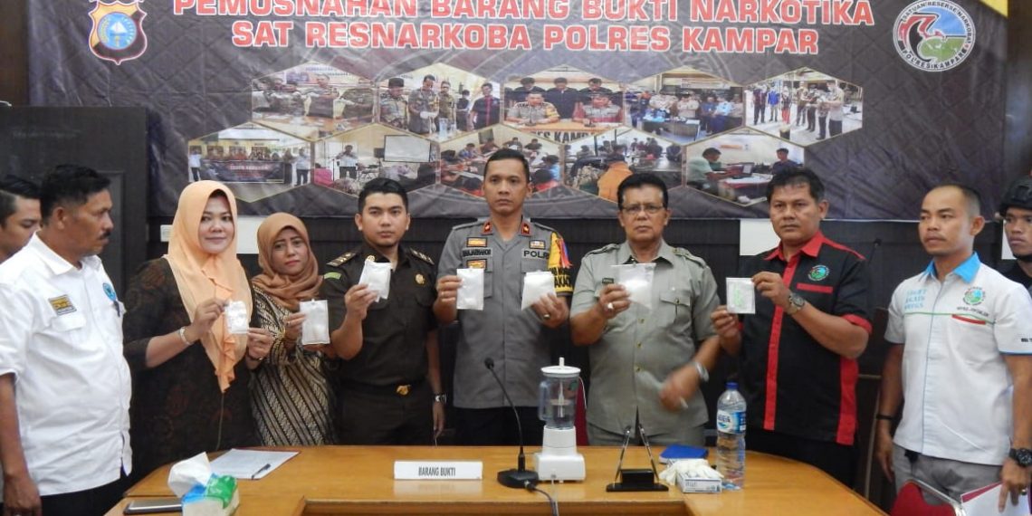 Polres Kampar Musnahkan 1/2 Kg Lebih Shabu dan Pil Extacy