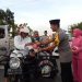 Ops Keselamatan MT 2019 : Polres Kampar Bagi Takjil untuk Pengguna Jalan yang Tertib Berlalulintas