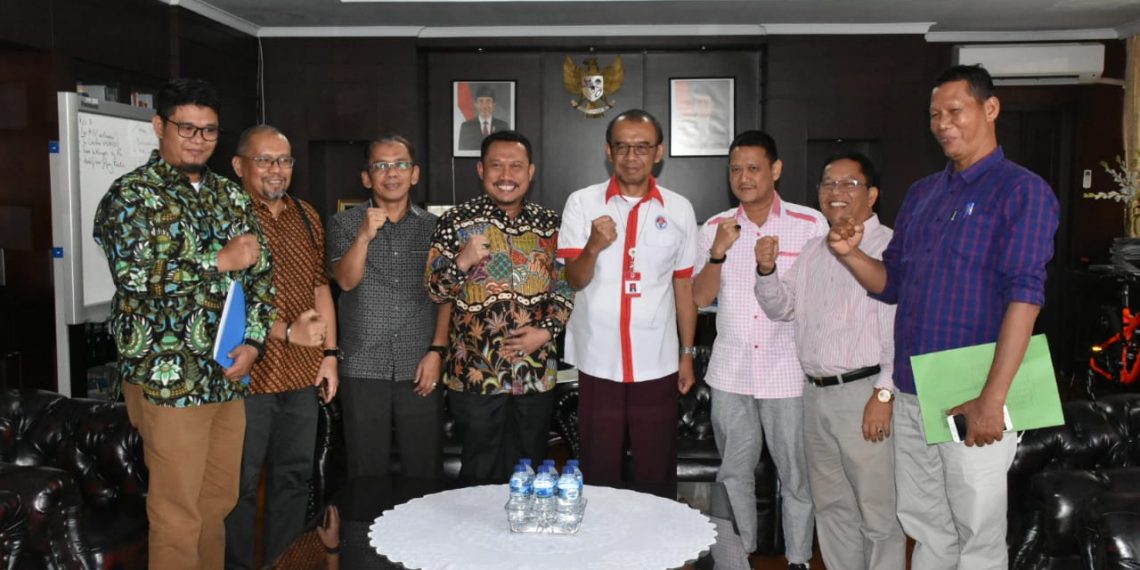 Perjuangkan Pembangunan Stadion Bupati Kampar Catur Sugeng Kunjungi Kemenpora RI