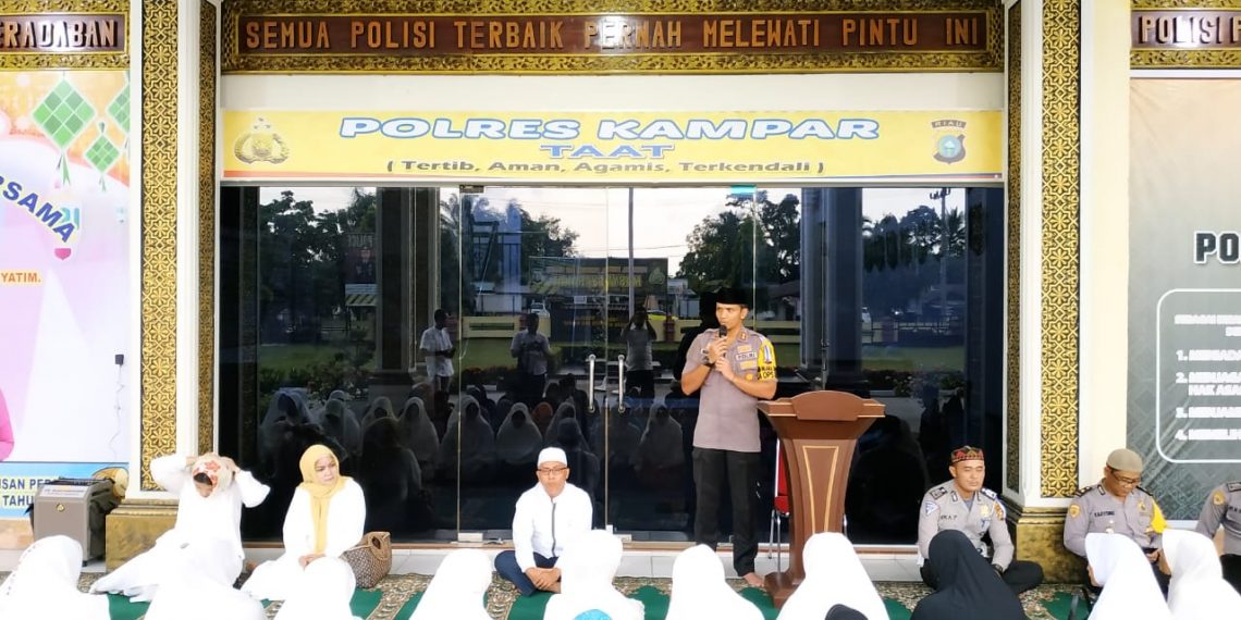 Polres Kampar Adakan Buka Puasa Bersama dengan Anak Yatim, Warakawuri dan Penyerahan Zakat