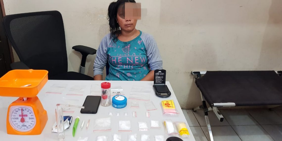 Seorang Wanita Bandar Shabu Asal Kota Pekanbaru Diringkus Resnarkoba Polres Kampar