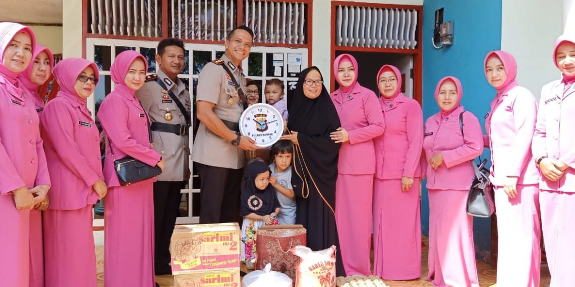 Kapolres Kampar dan Ketua Cab. Bhayangkari Kunjungi Warakawuri Jelang Hari Bhayangkara ke-73