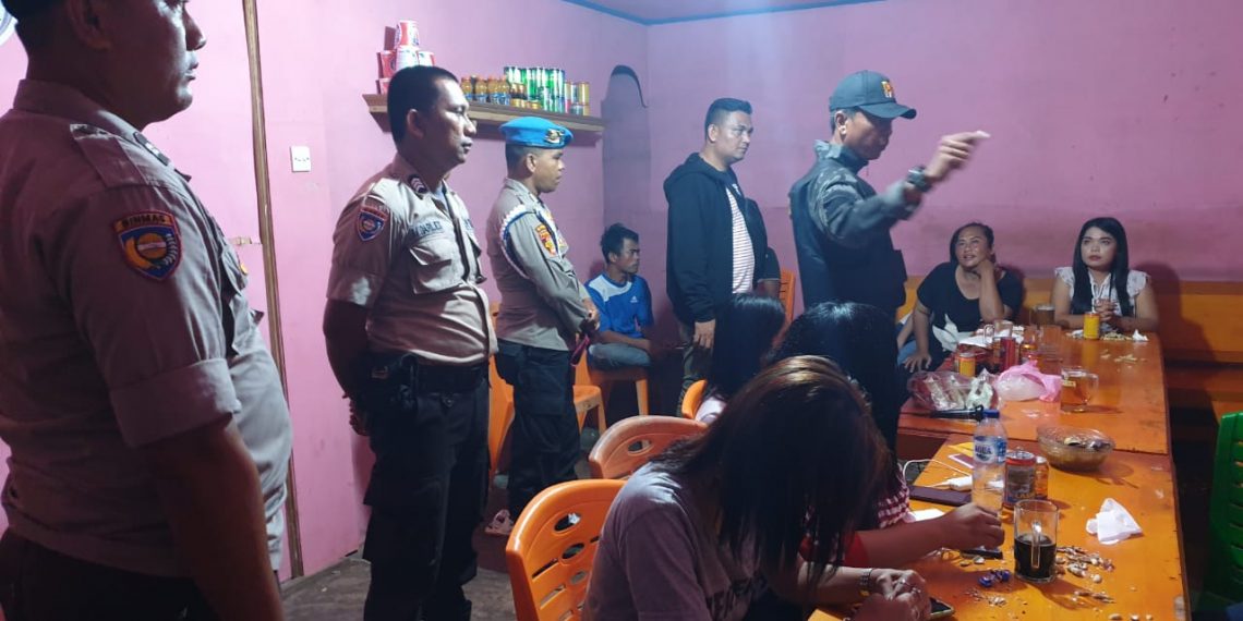 Polsek XIII Koto Kampar Amankan Belasan Botol Miras, Saat Gelar Operasi K2YD Dinihari Tadi