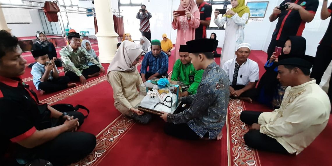 Suasana Haru Iringi Prosesi Pernikahan Seorang Tahanan Kasus Narkoba di Polres Kampar