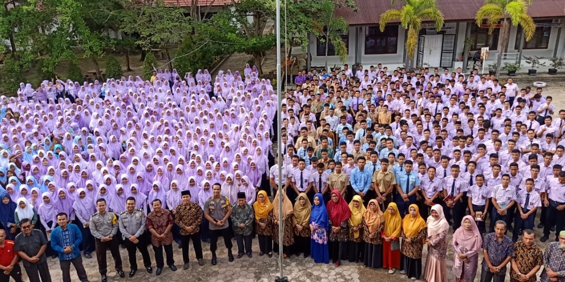 Gelar Police Goes to School di SMAN 1 Bangkinang Kota, Kapolres Kampar Motivasi Para Pelajar
