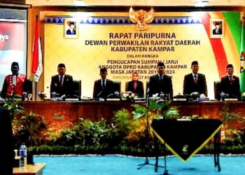 Sebanyak 44 dari 45 Anggota DPRD Kampar Terpilih Periode 2019 – 2024 Resmi Dilantik dan Diambil Sumpahnya