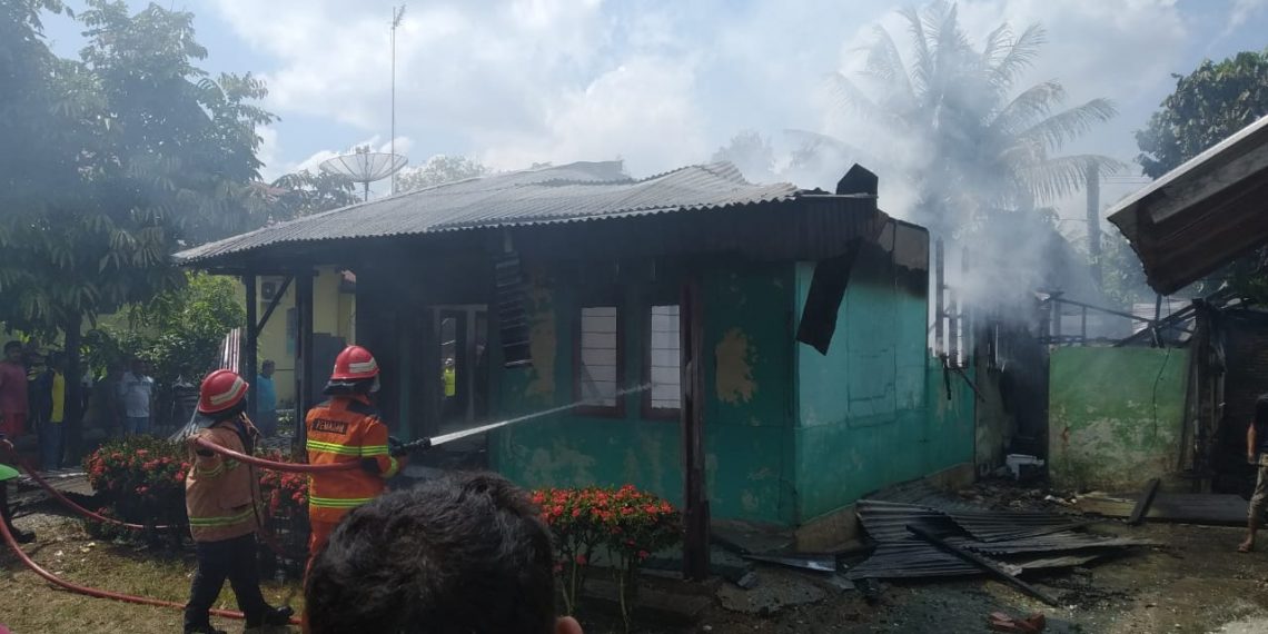 Diduga Akibat Kosleting Listrik, 1 Unit Rumah di Desa Tanjung Bungo Kec. Tambang Ludes Terbakar