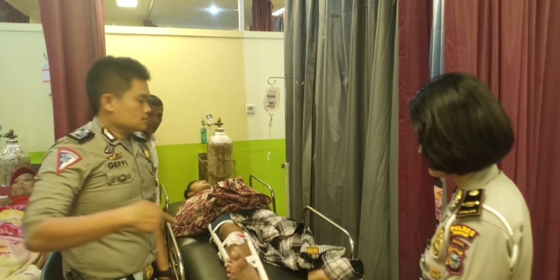 Elakkan Jalan Berlubang, 2 Motor Tabrakan di KM 4 Desa Silam, 1 Tewas di TKP dan 2 Luka Berat