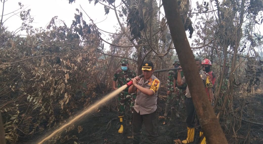 Kapolres Kampar Bersama Dandim Lakukan Pengecekan Lokasi Karhutla di Desa Rimbo Panjang