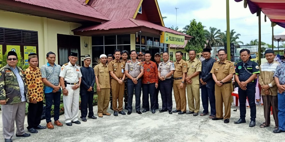 Kapolres Kampar Silaturahmi dengan Tokoh Masyarakat saat Kunker di Polsek Tapung Hilir