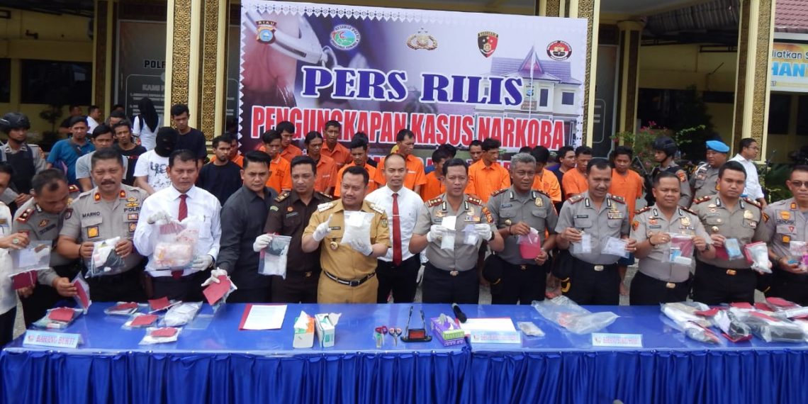 Ekspos Ungkap Kasus Narkoba : Kapolres Kampar dan Bupati Komitmen Berantas Narkoba
