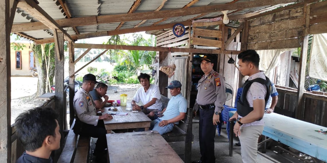 Cegah Premanisme, Kapolsek Perhentian Raja Pimpin Anggota Lakukan Operasi Bina Kusuma