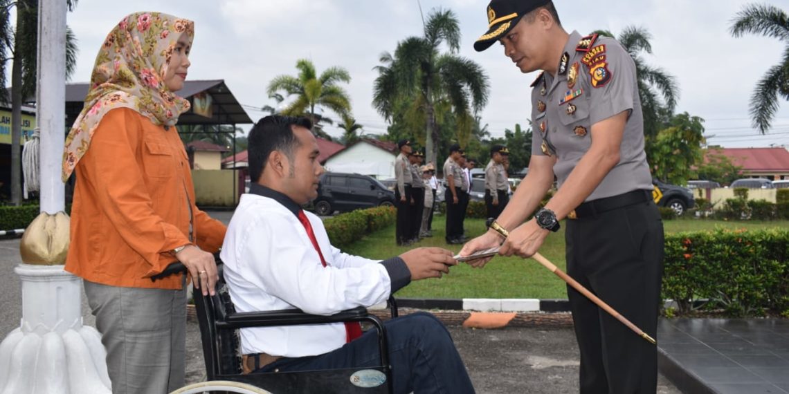 Salahsatu Anggota yang Diberikan Penghargaan oleh Kapolres Kampar Alami Cacat Lumpuh sejak 2010