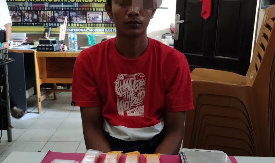Diduga Sering Jual Narkoba kepada Pelajar, Warga Desa Ranah Kampar ini Ditangkap Polisi
