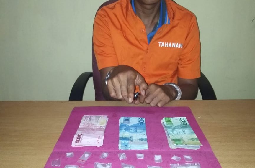Seorang Pengedar Narkoba Jenis Shabu Ditangkap Polsek Tapung Hulu di Desa Kasikan