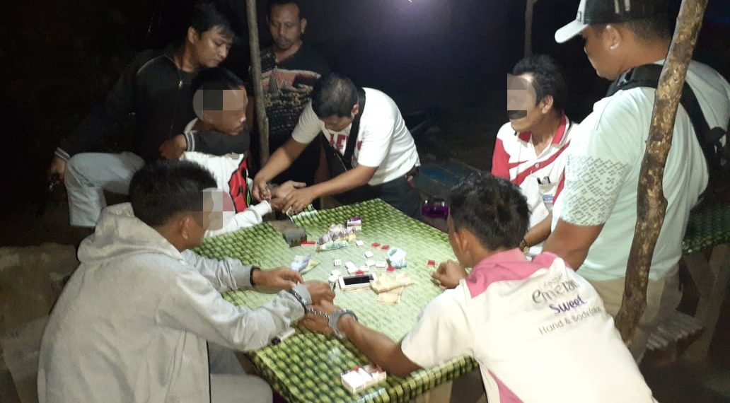 Sedang Asik Main Judi Permainan 51 Dengan Domino, 4 Pelaku Diamankan Polsek Kampar Kiri Hilir