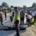 Jalan Amblas di KM 52 Lintas Pekanbaru – Kuansing, Petugas Lakukan Buka Tutup Arus Lalin