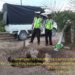 Jalan lintas Petapahan – Simpang TB Km 75/76 Amblas, Anggota Polsek Tapung Hulu Lakukan Pengaturan Dilokasi