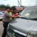 Kapolsek Tapung Hulu Bagikan Stiker Himbauan Keselamatan Berlalulintas