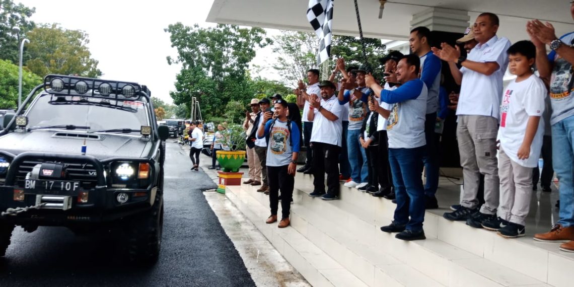 Bupati Kampar didampingi Kapolres, Lepas Peserta Off Road se-Sumatera di Bangkinang