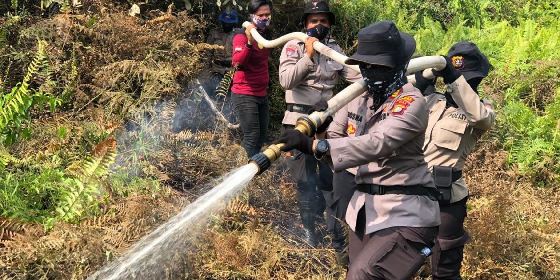 Luar Biasa, 3 Polwan Polres Inhil Sepekan Dihutan Berjibaku Padamkan Karhutla